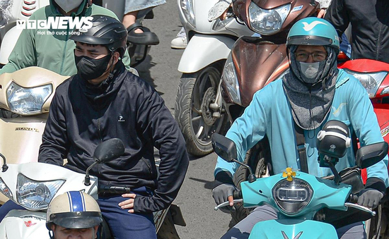 Hà Nội nắng nóng kỷ lục trong tháng 8, biến thành 'chảo lửa' hơn 40°C