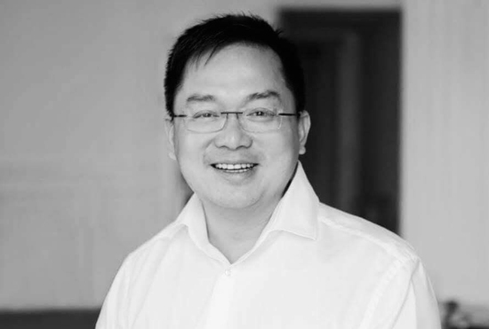 Lời chia sẻ nghẹn ngào của con trai ông Hoàng Nam Tiến trong lễ tang: “Đổi 10 năm để lấy điều này”