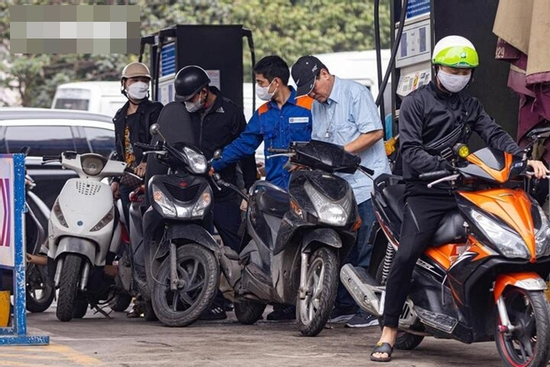 Giá xăng dầu hôm nay 6/8: Tiếp tục giảm