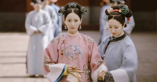 Lý do phi tần nhà Thanh đi lại trong cung đều có cung nữ đỡ tay