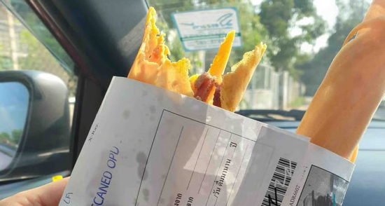 Bệnh viện bị phạt nặng vì để bệnh án mật làm giấy gói thức ăn