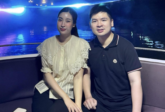 Chồng doanh nhân của Đỗ Mỹ Linh khoe ảnh vợ, fan chỉ ra một điểm chưa tinh tế