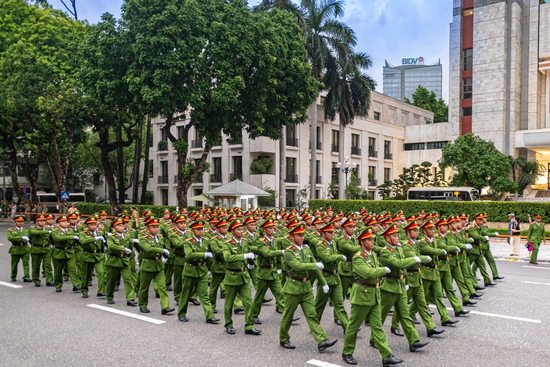 Công an Hà Nội tổng duyệt 'Ngày hội vì Thủ đô bình yên' lúc tờ mờ sáng