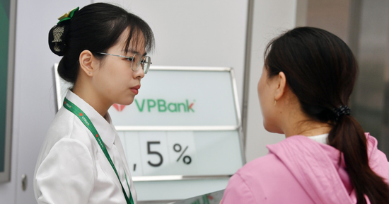 Lãi suất ngân hàng hôm nay 7/8/2025: Lãi tiền gửi kịch trần trở nên ‘xa xỉ'