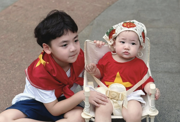 'Khối tí hon yêu nước' nhà Tú Anh, Phương Oanh khiến fan xuýt xoa vì quá dễ thương