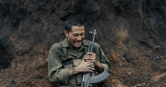Xem 'Mưa đỏ' tôi đã khóc, các con tôi khóc, thực sự ám ảnh