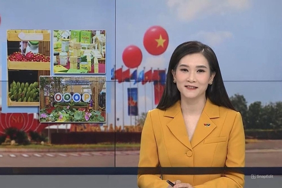 Chân dung BTV Khánh Trang vừa trở lại bản tin Thời sự 19h VTV