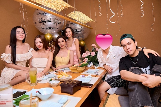 Việt Anh khác lạ trong tiệc sinh nhật Quỳnh Nga, đập tan ồn ào chia tay?