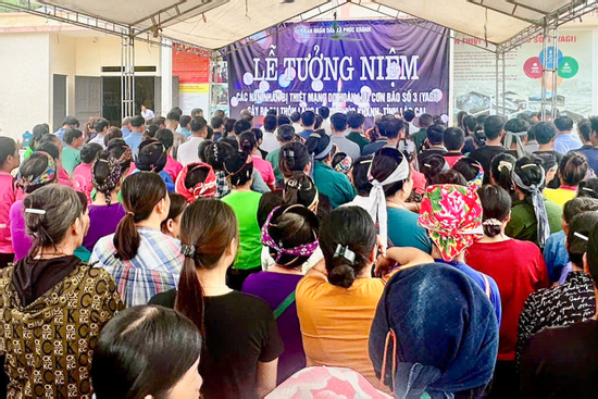 Xúc động lễ tưởng niệm một năm ngày mất của 67 nạn nhân Làng Nủ