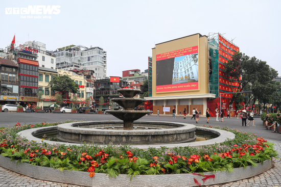 Diện mạo mới quảng trường Đông Kinh - Nghĩa Thục gây tranh cãi, đơn vị thiết kế nói gì?