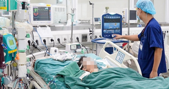 Uống nhầm ống thuốc treo ở nhà vệ sinh, bé gái 10 tuổi rơi vào nguy kịch