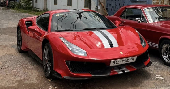 Siêu xe Ferrari 812 GTS đổi biển trắng tiêu tốn 15 tỷ của ông Đặng Lê Nguyên Vũ