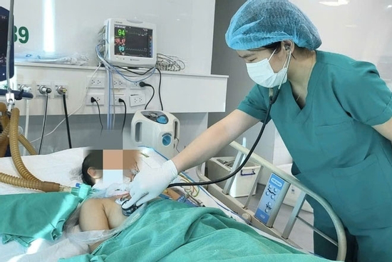 Bé gái 11 tuổi mắc bệnh dại nghi do chó nuôi, gia đình xin về lo hậu sự