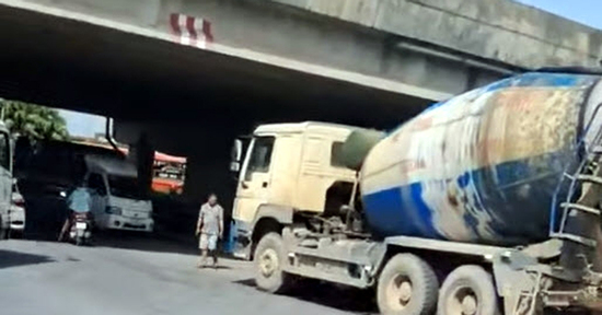 Điều tra vụ nữ sinh lớp 10 tử vong sau va chạm với xe bồn ở Hà Nội