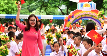 Hiệu trưởng ở Hà Nội than ‘khó’ khi xếp lịch học tối đa 7 tiết/ngày