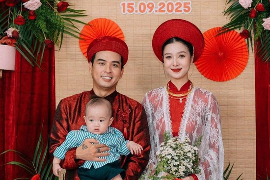 Hồ Quang Hiếu và vợ kém 17 tuổi trong Lễ Vu Quy