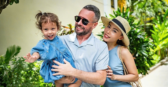 Ở rể tại TPHCM, chàng Tây sốc khi hàng xóm đi thẳng vào bếp xin cơm