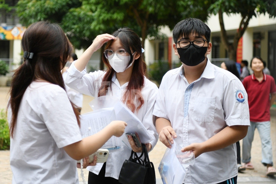 Phụ huynh đơn độc trong cuộc chiến ‘học thêm tự nguyện’