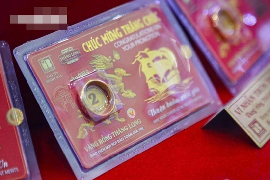 Vì sao giá vàng nhẫn giảm chậm hơn vàng miếng?