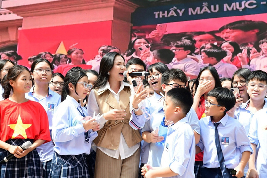 Buổi học đặc biệt của 2.000 học sinh với dàn diễn viên, nghệ sĩ
