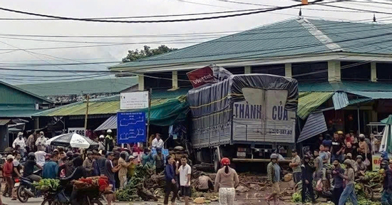 Danh tính nạn nhân vụ xe tải lao vào chợ chuối ở Quảng Trị, có 3 người quốc tịch Lào
