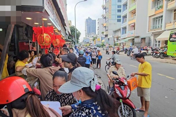 Nơi vắng khách, nơi xếp hàng cả tiếng mới mua được bánh trung thu ở TP.HCM