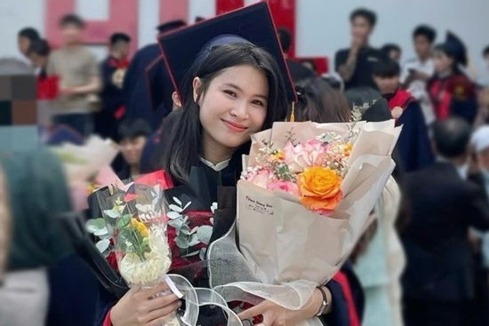 Nữ cử nhân Luật viết đơn tình nguyện nhập ngũ