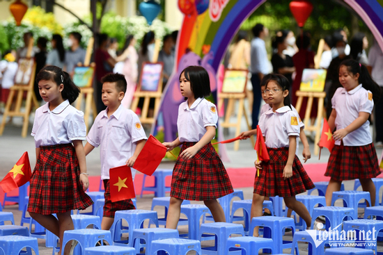 Thủ tướng yêu cầu tăng cường kiểm tra các khoản thu đầu năm học