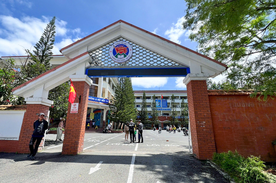 Diễn biến mới vụ tố suất ăn bán trú 'kém chất lượng' tại trường tiểu học ở Đà Lạt