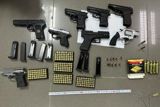 Triệt phá đường dây mua bán súng đạn quy mô lớn qua mạng