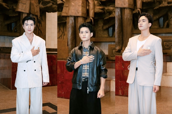 Ba diễn viên 'Mưa đỏ' vinh dự nhận Huy hiệu Bác Hồ