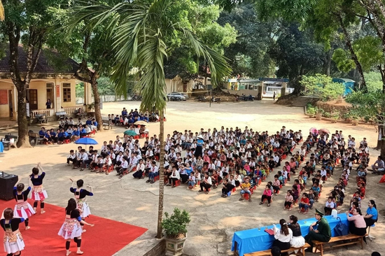 Không có quy định miễn giáo viên bị ung thư đi biệt phái, nhưng giáo dục phải nhân văn