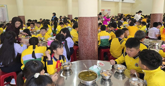 Người tố cáo vụ nhập thực phẩm bẩn vào trường tiểu học: 