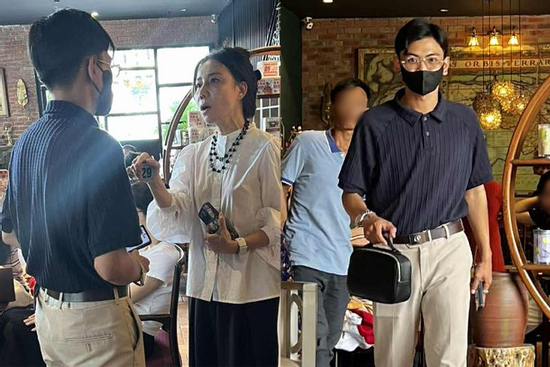 'Tổng tài' sai nhân viên hành hung nhân viên quán cà phê lộ dấu hiệu tinh thần bất ổn