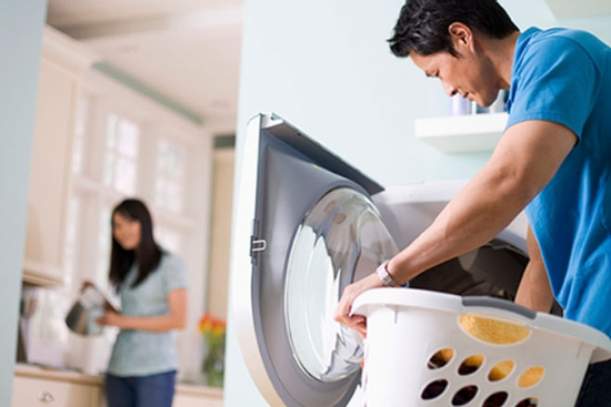 Vợ đi chơi về còn được chồng bóp chân, chiều chuộng: Sự thật phía sau câu nói của anh chồng gây sốc!