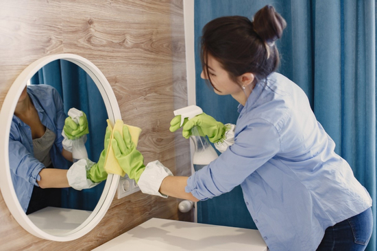 20 năm làm nội trợ, tôi cay đắng khi bị chồng coi thường, con trai xấu hổ
