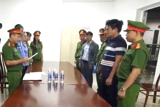 Bắt 2 trưởng khoa Bệnh viện Đa khoa vùng Tây Nguyên vụ 'kê khống' 255 người tán sỏi