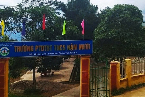 Đổ trụ cổng trường học ở Lào Cai, 2 anh em ruột tử vong thương tâm