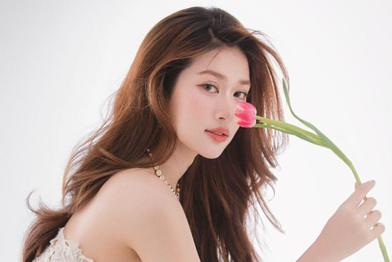 'Hoa hậu nghèo khó nhất Việt Nam' đổi đời nhờ vương miện là ai?