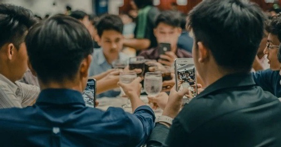 Sau buổi họp lớp 10 năm: Tôi nhận ra 3 chân lý giúp mình sống nhẹ nhõm hơn