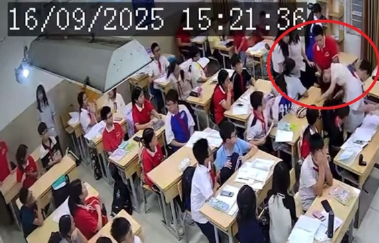 Vụ học sinh túm tóc, ấn đầu cô giáo ở Hà Nội: Người chia sẻ clip có vi phạm pháp luật?