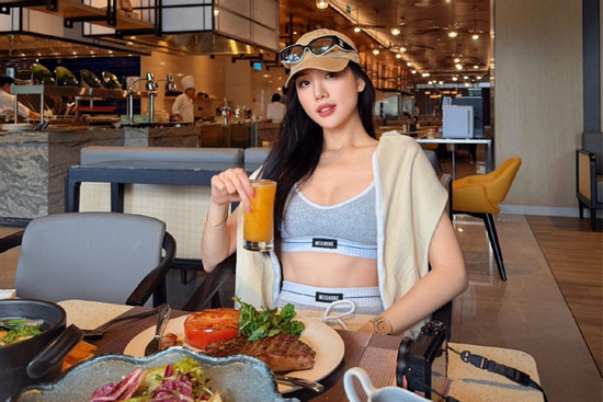 'Soi' phong cách đời thường Bùi Quỳnh Hoa giữa ồn ào