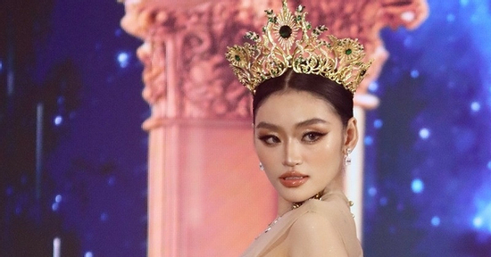 Hoa hậu Yến Nhi gặp sự cố trang phục trong lễ nhận sash