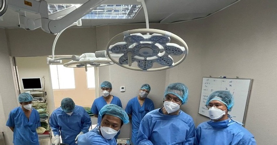 Thai phụ gặp tai nạn, bác sĩ ghép tạm bàn tay vào cẳng chân chờ ngày nối lại