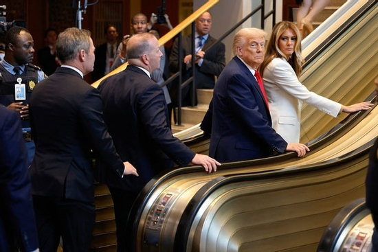 Thang cuốn hỏng, máy nhắc chữ lỗi, mic tắt: Ông Trump nghi bị 'chơi xấu' tại LHQ
