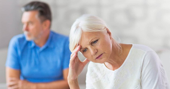 Ban ngày tôi gồng mình làm việc, tối về lại khóc thầm vì khủng hoảng hôn nhân tuổi trung niên