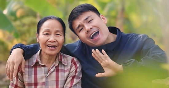 Bỏ phố về quê, chàng trai Hải Phòng cùng mẹ quay loạt video triệu view