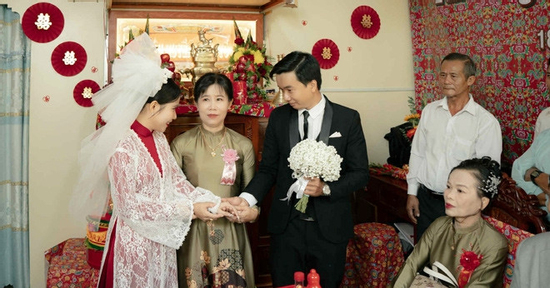 Cô dâu An Giang tổ chức đám cưới giống mẹ 30 năm trước, quan khách khen nức nở
