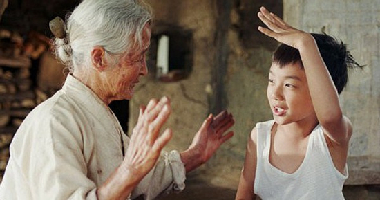 Gánh nặng tuổi già, nuôi cháu thay con