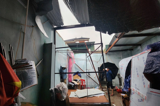 Xã ở Quảng Trị tan hoang sau bão số 10, nhiều nhà chỉ còn trơ khung